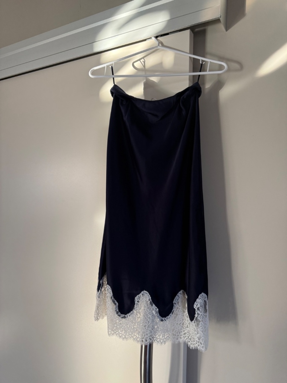 Aritzia Navy Midi Skirt with White Lace Hem - Picture 4 of 4